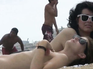 lesbijskie, nastolatki, masaż, kamera, plaża, podglądanie, całowanie, bikini