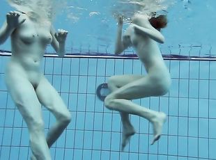 rus, bir-deri-bir-kemik, havuz, ufak-tefek-kadın, su-altında